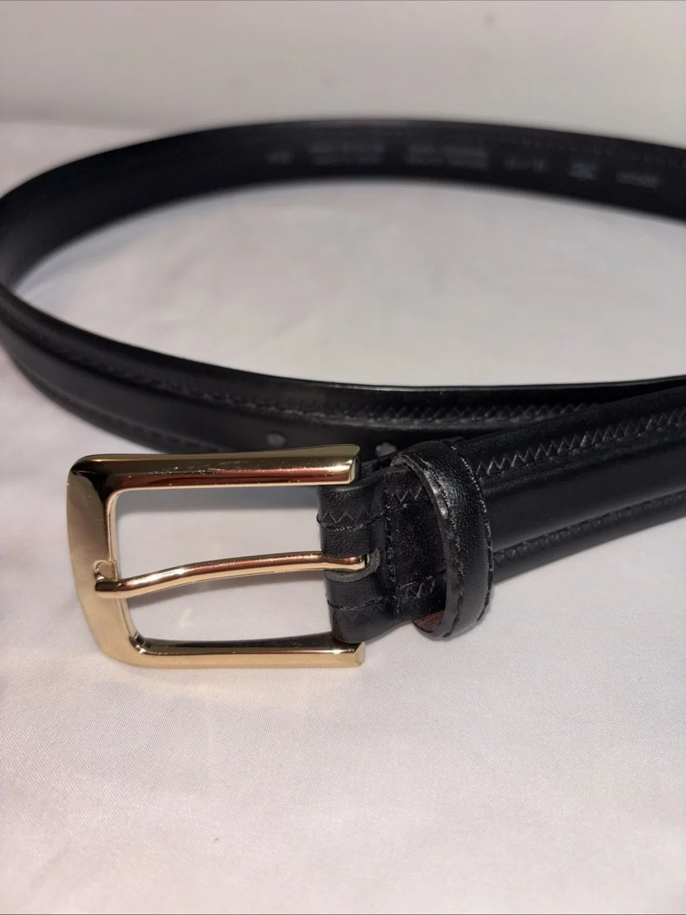 Dockers Classic Black Leather Belt with Gold Buckle. 888